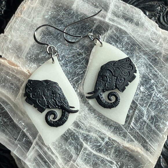 Carved Elephant Earrings in Jasper and Jade Stone Crystal Jewelry - Picture 5 of 5